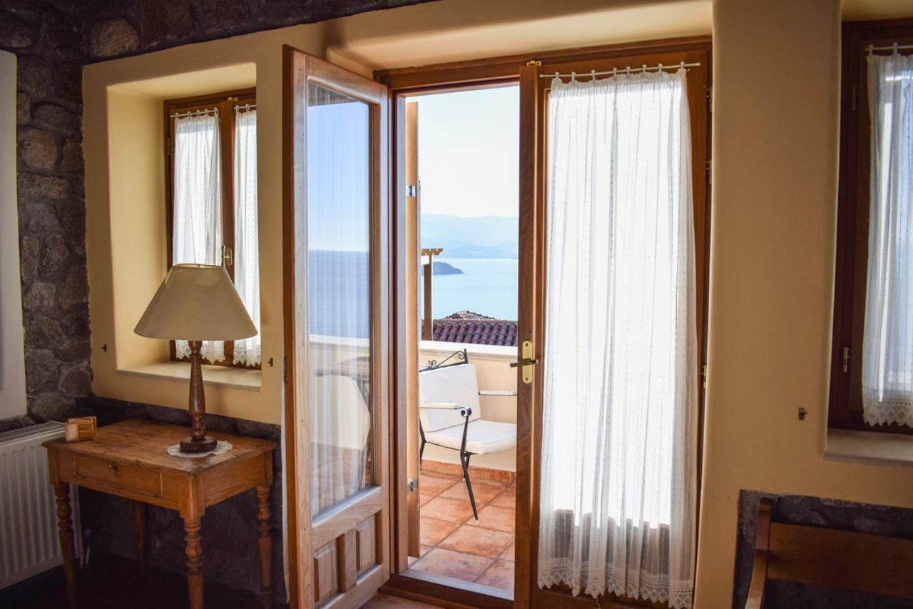 Captain'S View Mithimna Exterior foto